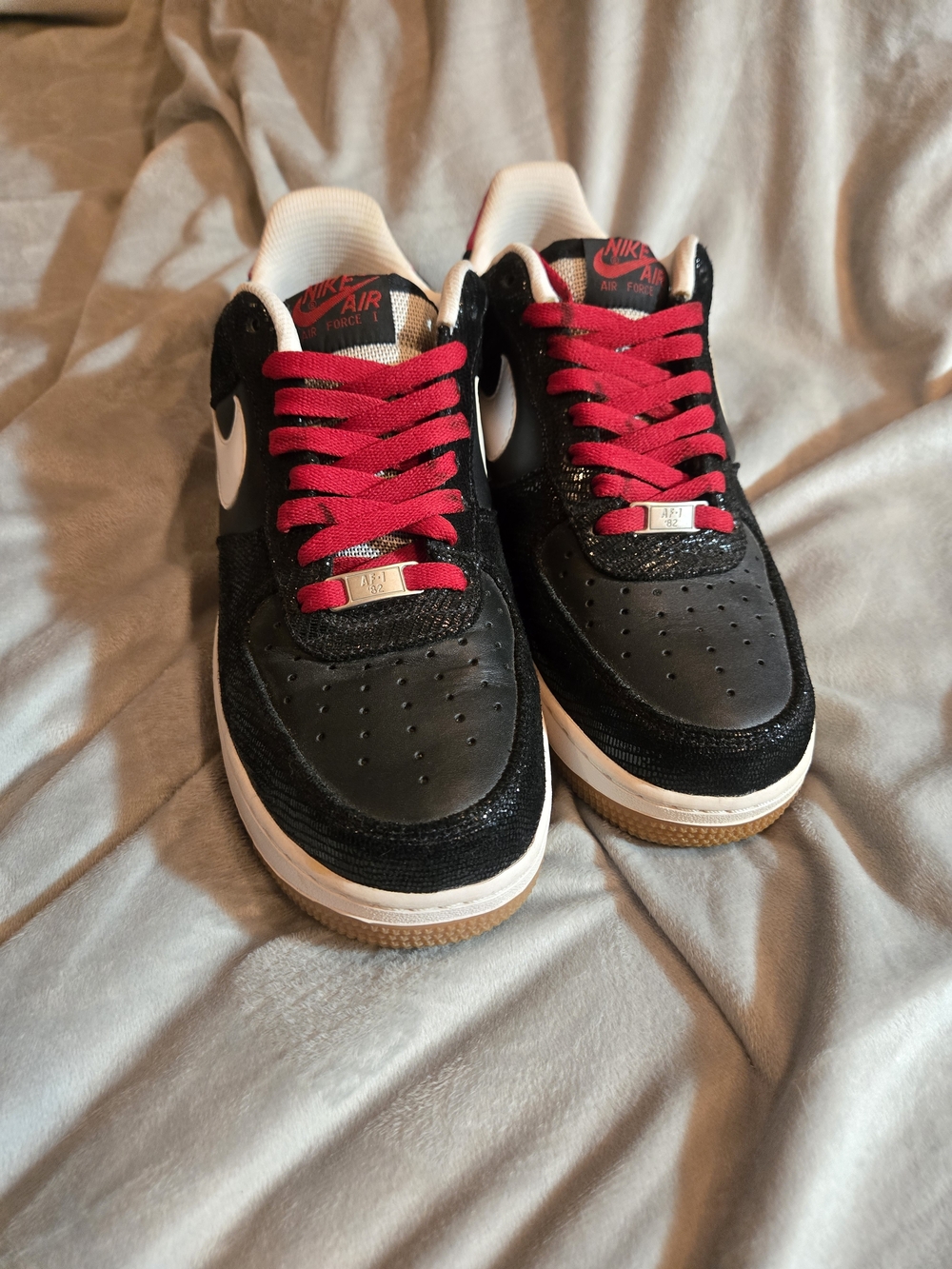 Nike Air Force 1 Low Black with Red Laces